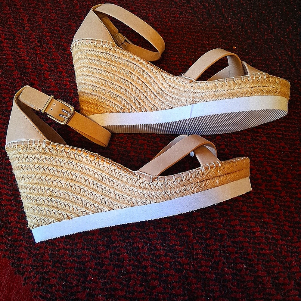 NEW Ladies Shoes, Wedge Sandals, Tan  Sz  11